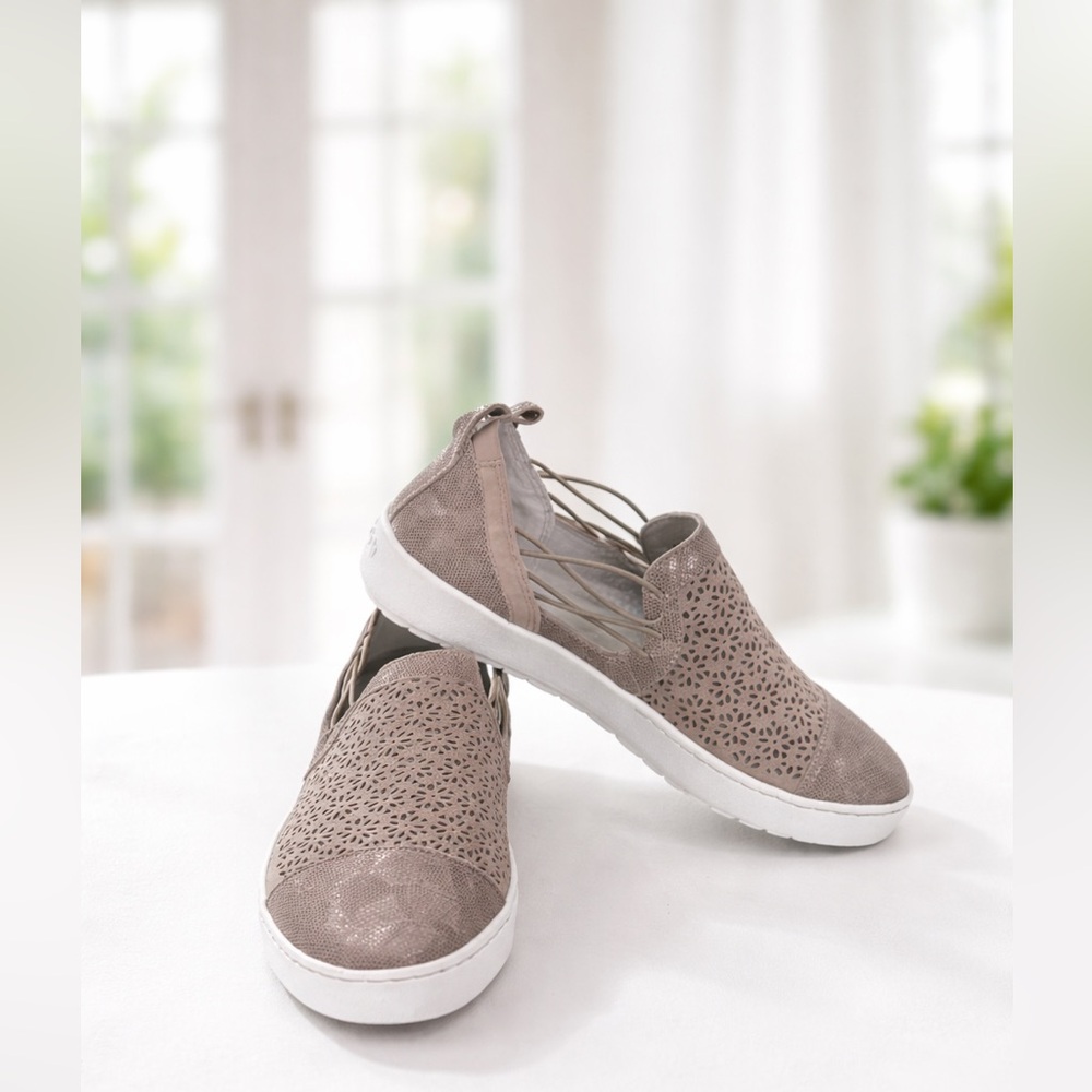 Jambu Erin Taupe Slip-On Sneakers size 9 - EUC